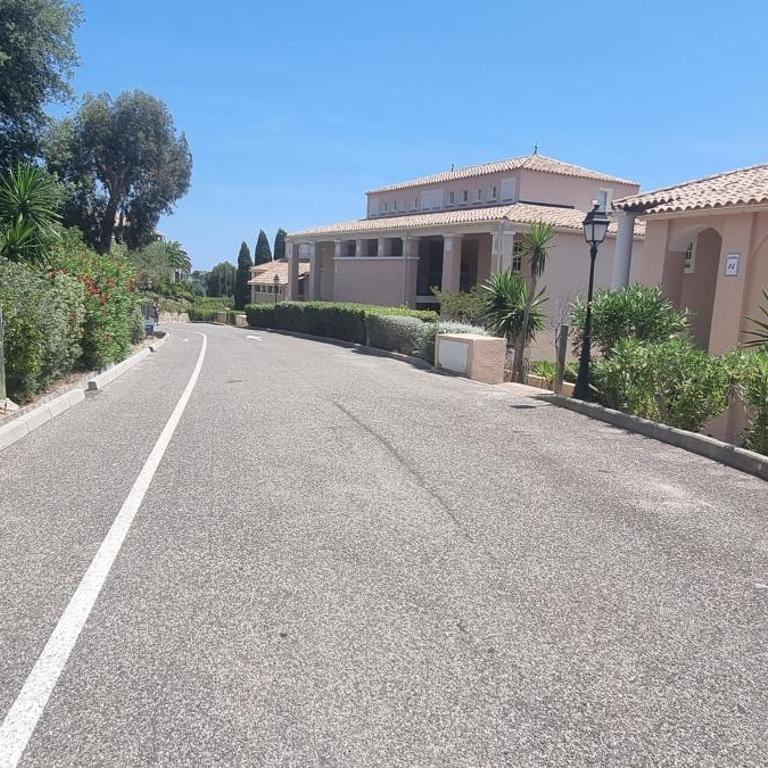 Agay Cap Esterel Village Allée Fleurs - F2 Clim vue golf et mer - Grande terrasse plein sud - Appartement 1 Chambre - 55