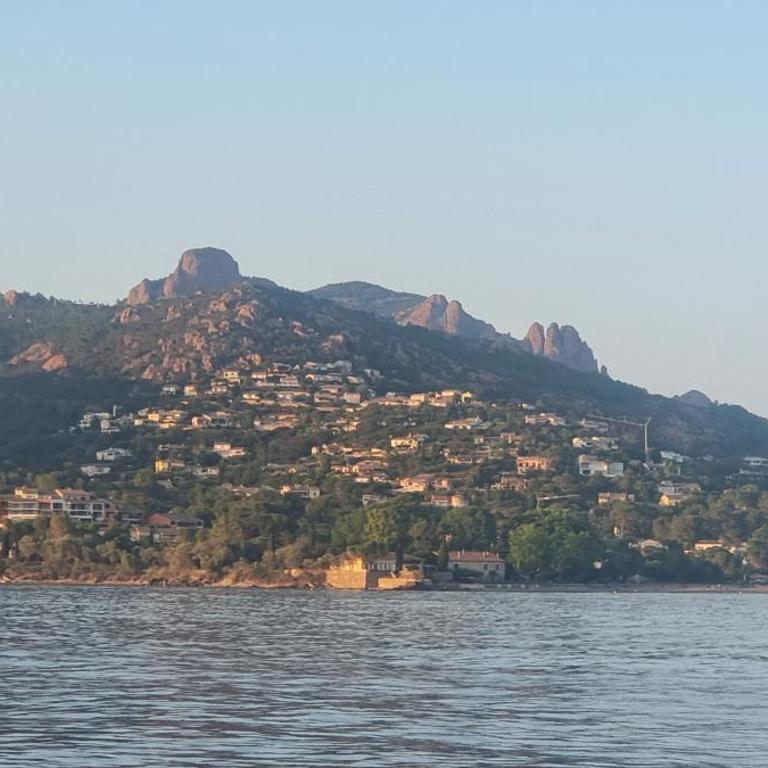 Agay Cap Esterel Village Allée Fleurs - F2 Clim vue golf et mer - Grande terrasse plein sud - Appartement 1 Chambre - 92
