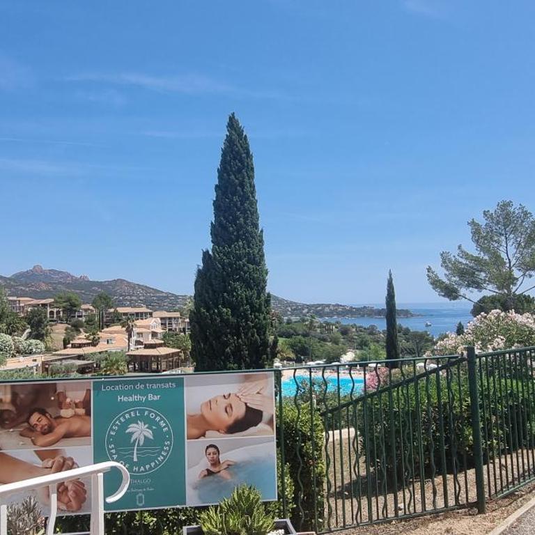 Agay Cap Esterel Village Allée Fleurs - F2 Clim vue golf et mer - Grande terrasse plein sud - Appartement 1 Chambre - 70
