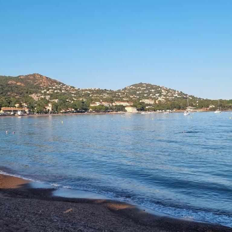 Agay Cap Esterel Village Allée Fleurs - F2 Clim vue golf et mer - Grande terrasse plein sud - Appartement 1 Chambre - 64