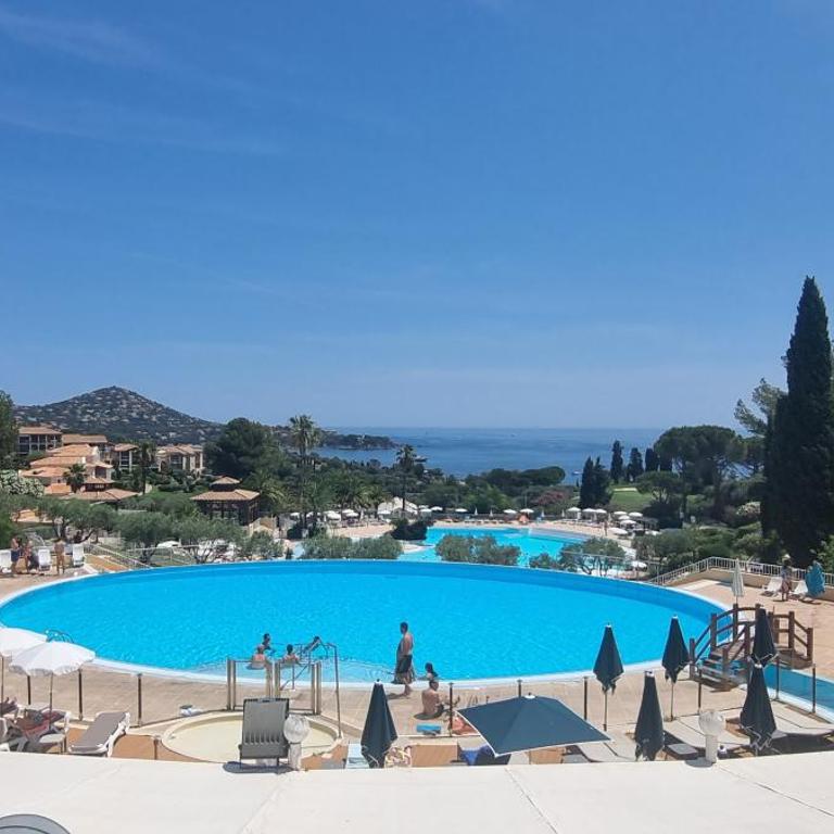 Agay Cap Esterel Village Allée Fleurs - F2 Clim vue golf et mer - Grande terrasse plein sud - Appartement 1 Chambre - 72