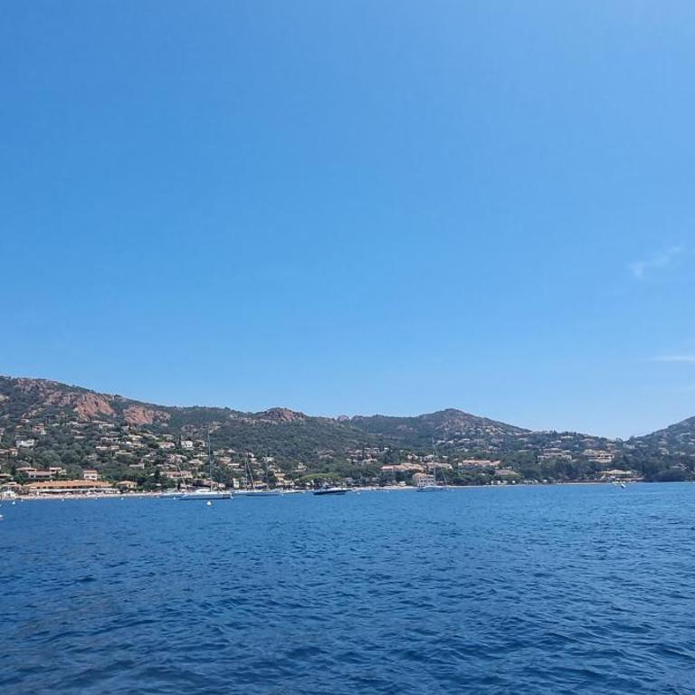 Agay Cap Esterel Village Allée Fleurs - F2 Clim vue golf et mer - Grande terrasse plein sud - Appartement 1 Chambre - 77