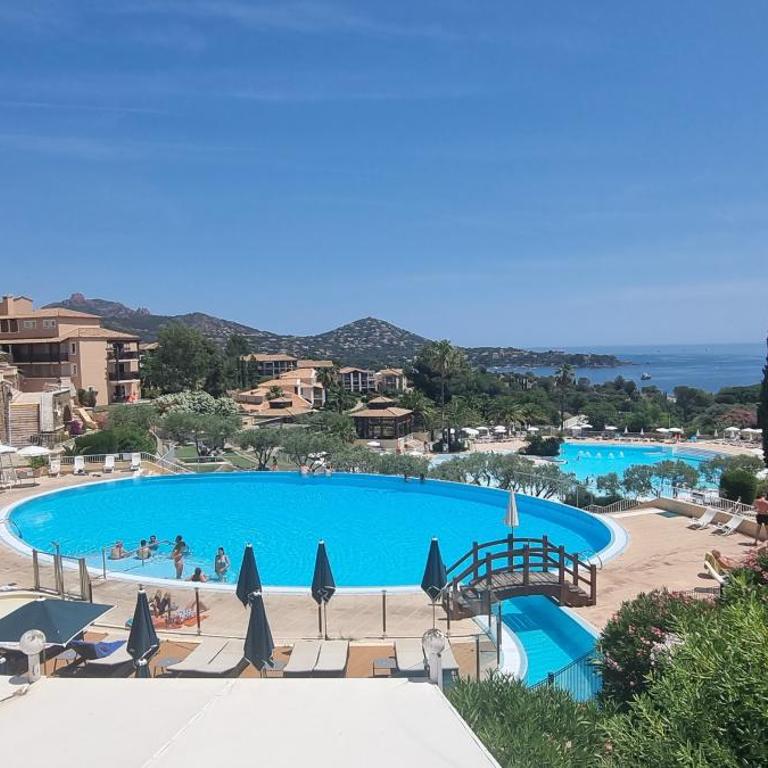 Agay Cap Esterel Village Allée Fleurs - F2 Clim vue golf et mer - Grande terrasse plein sud - Appartement 1 Chambre - 81