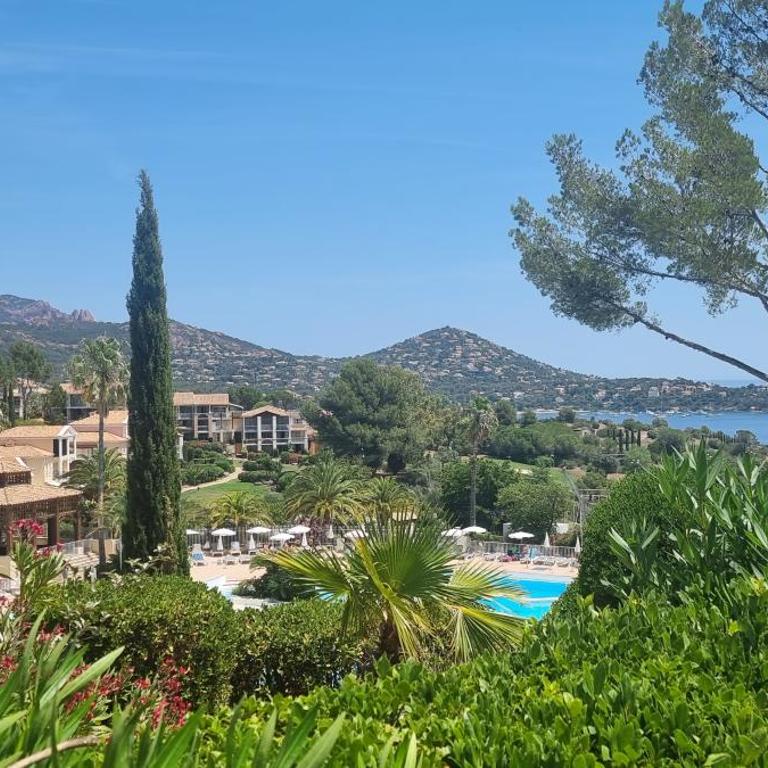 Agay Cap Esterel Village Allée Fleurs - F2 Clim vue golf et mer - Grande terrasse plein sud - Appartement 1 Chambre - 87