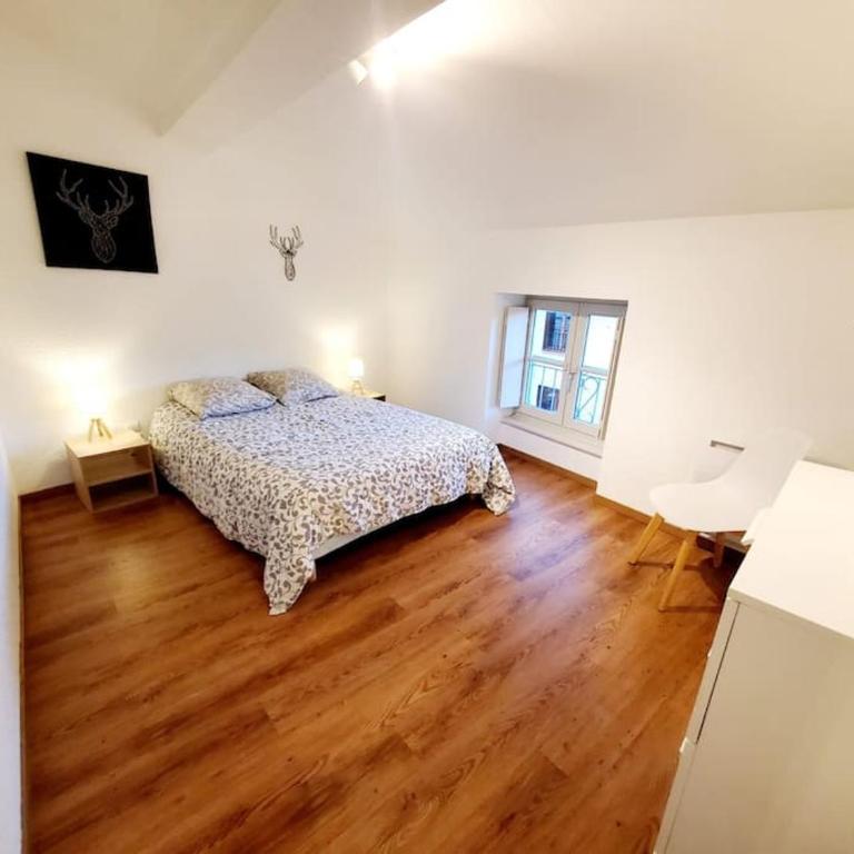 Appartement Chaleureux au pied de la Cité avec Parking - Two-Bedroom Apartment - 10