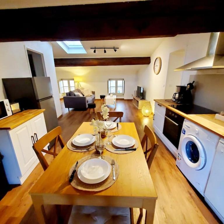 Appartement Chaleureux au pied de la Cité avec Parking - Two-Bedroom Apartment - 12