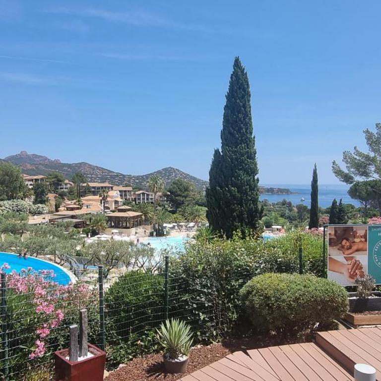 Agay Cap Esterel Le Hameau F2 Clim plein sud dernier etage Magnifique vue mer - Appartement 1 Chambre - 56