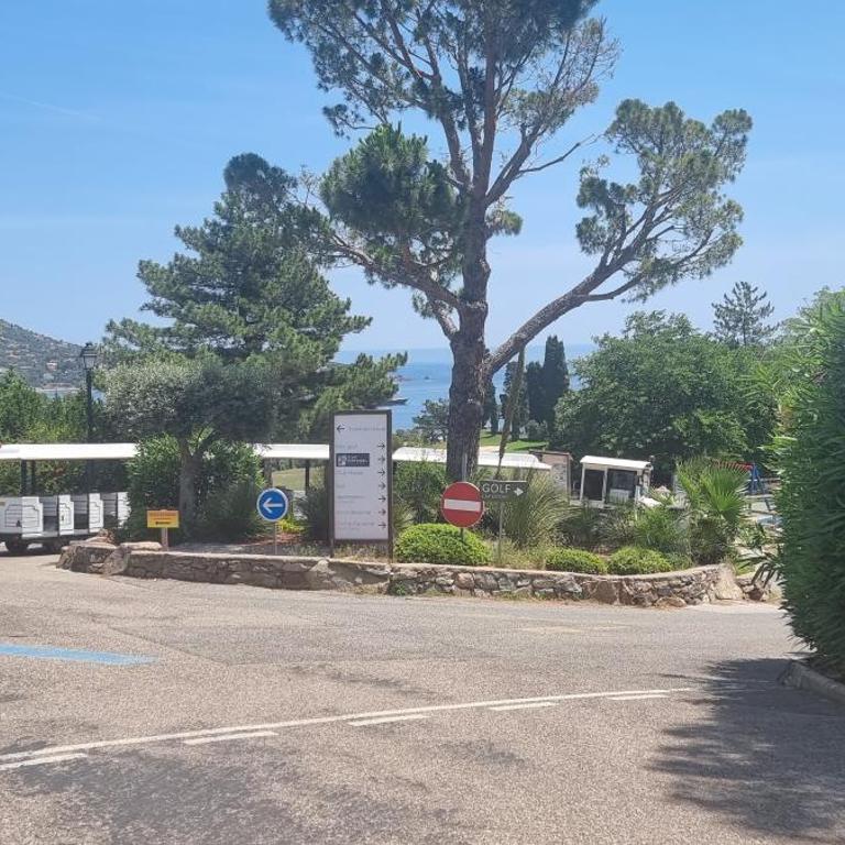 Agay Cap Esterel Le Hameau F2 Clim plein sud dernier etage Magnifique vue mer - Appartement 1 Chambre - 73