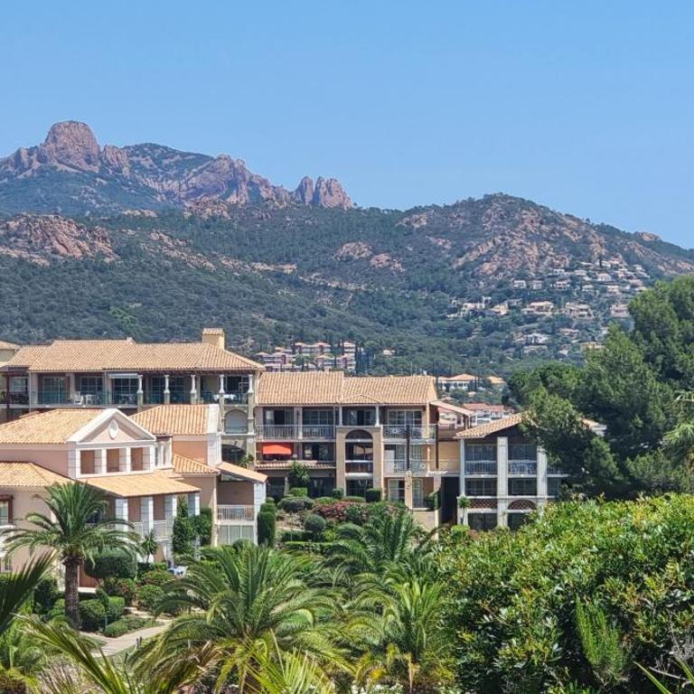 Agay Cap Esterel Le Hameau F2 Clim plein sud dernier etage Magnifique vue mer - Appartement 1 Chambre - 65
