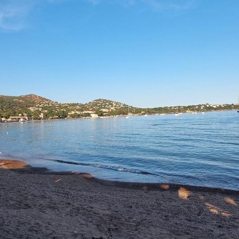 Agay Cap Esterel Le Hameau F2 Clim plein sud dernier etage Magnifique vue mer - Appartement 1 Chambre - 75