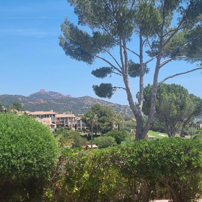 Agay Cap Esterel Le Hameau F2 Clim plein sud dernier etage Magnifique vue mer - Appartement 1 Chambre - 84