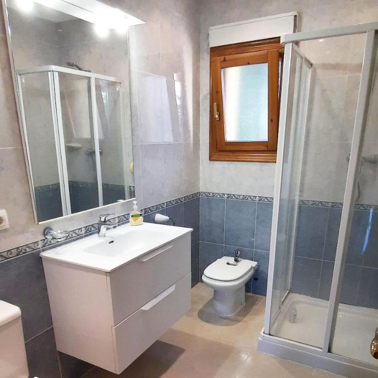 TOP RATED Luxury 4 Bed Villa - Beach Moments Away, Private Pool, Open Views - Villa - 13