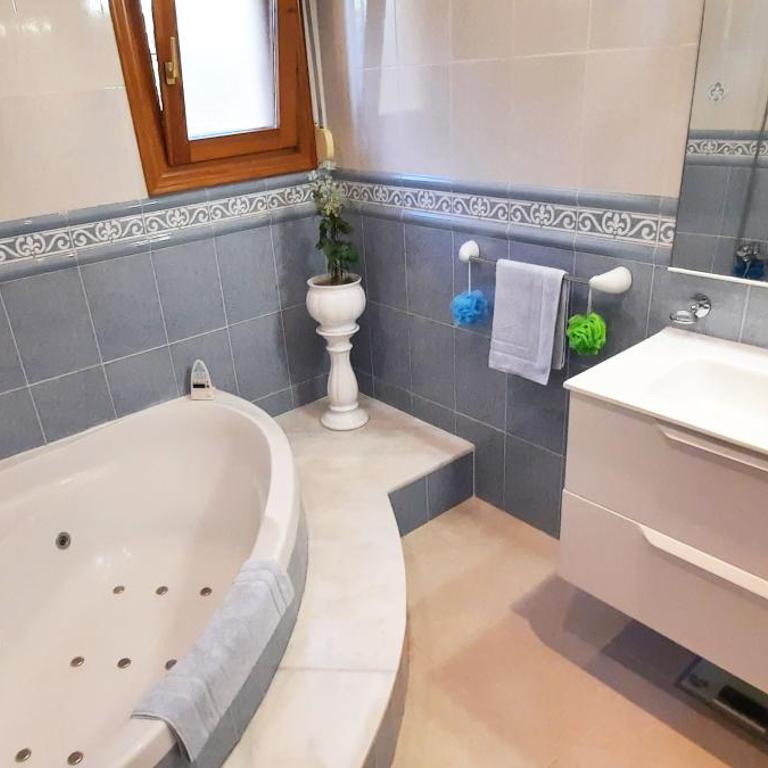 TOP RATED Luxury 4 Bed Villa - Beach Moments Away, Private Pool, Open Views - Villa - 24
