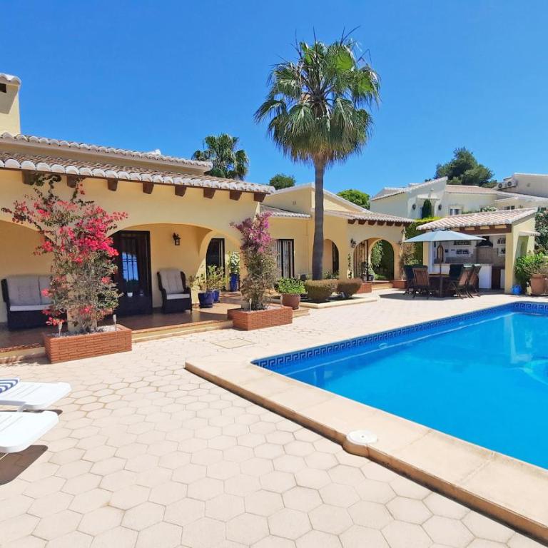 TOP RATED Luxury 4 Bed Villa - Beach Moments Away, Private Pool, Open Views - Villa - 12