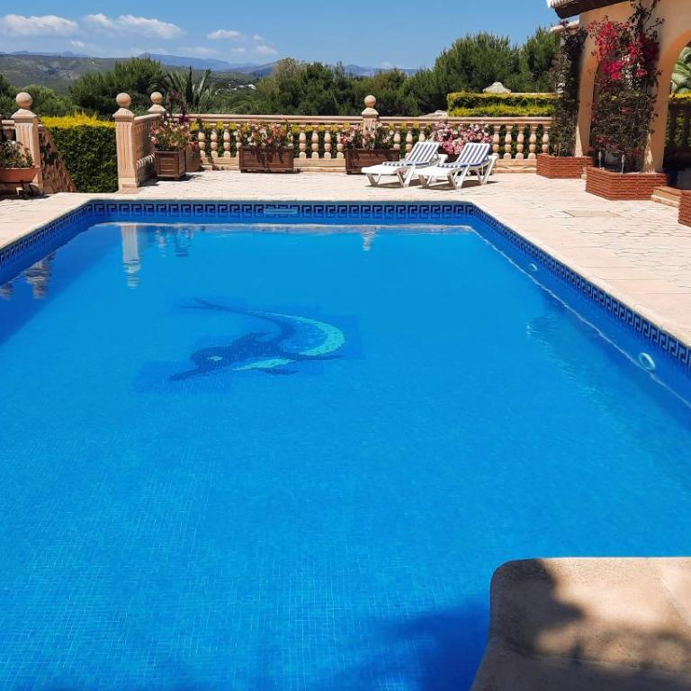 TOP RATED Luxury 4 Bed Villa - Beach Moments Away, Private Pool, Open Views - Villa - 5