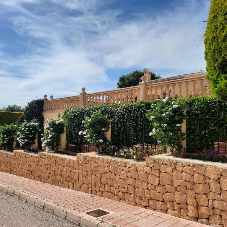 TOP RATED Luxury 4 Bed Villa - Beach Moments Away, Private Pool, Open Views - Villa - 23