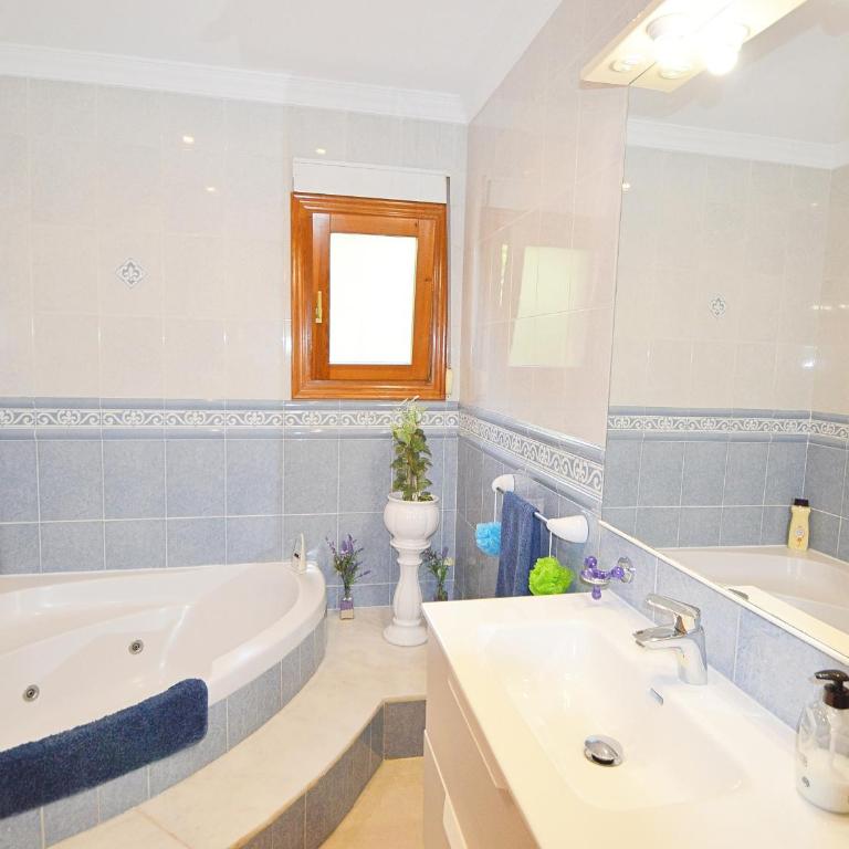 TOP RATED Luxury 4 Bed Villa - Beach Moments Away, Private Pool, Open Views - Villa - 30