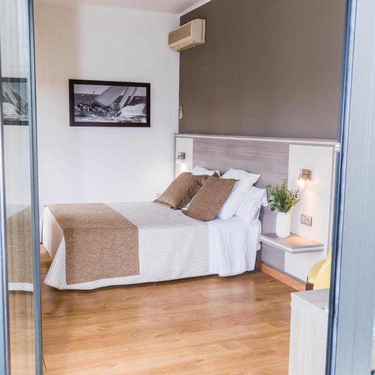 Hotel Planas - Habitación Doble con balcón - 1 o 2 camas - 4