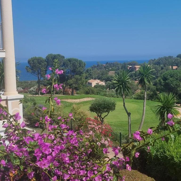 Agay Cap Esterel Village Allée Fleurs - F2 Clim vue golf et mer - Grande terrasse plein sud - Appartement 1 Chambre - 99