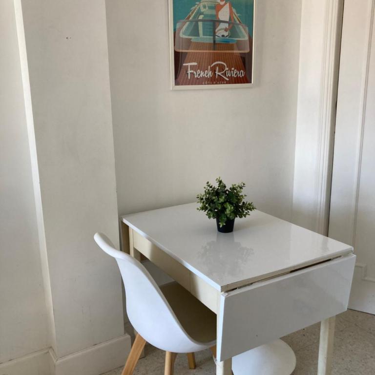 Studio à 10 min de la croisette et de la mer et 5 min de la gare - One-Bedroom Apartment - 8