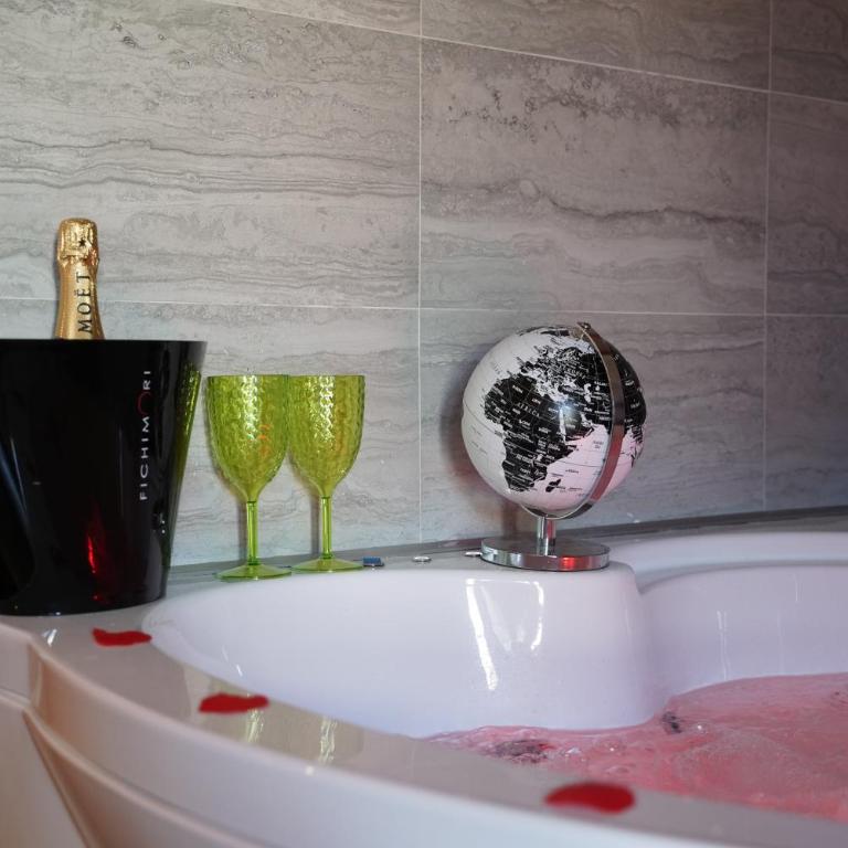 Airport suite - Deluxe Suite with Spa Bath - 23