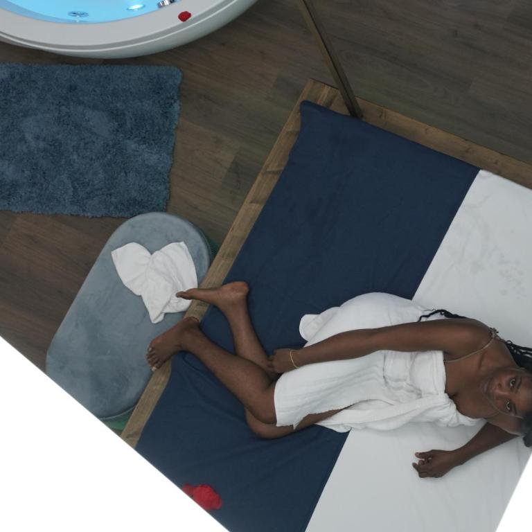 Airport suite - Deluxe Suite with Spa Bath - 26