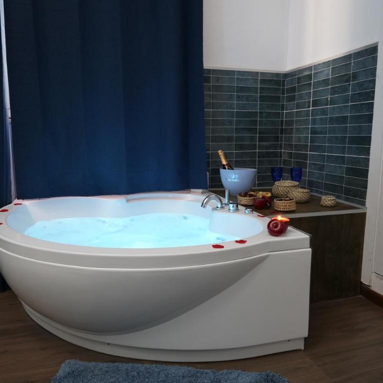 Airport suite - Deluxe Suite with Spa Bath - 27
