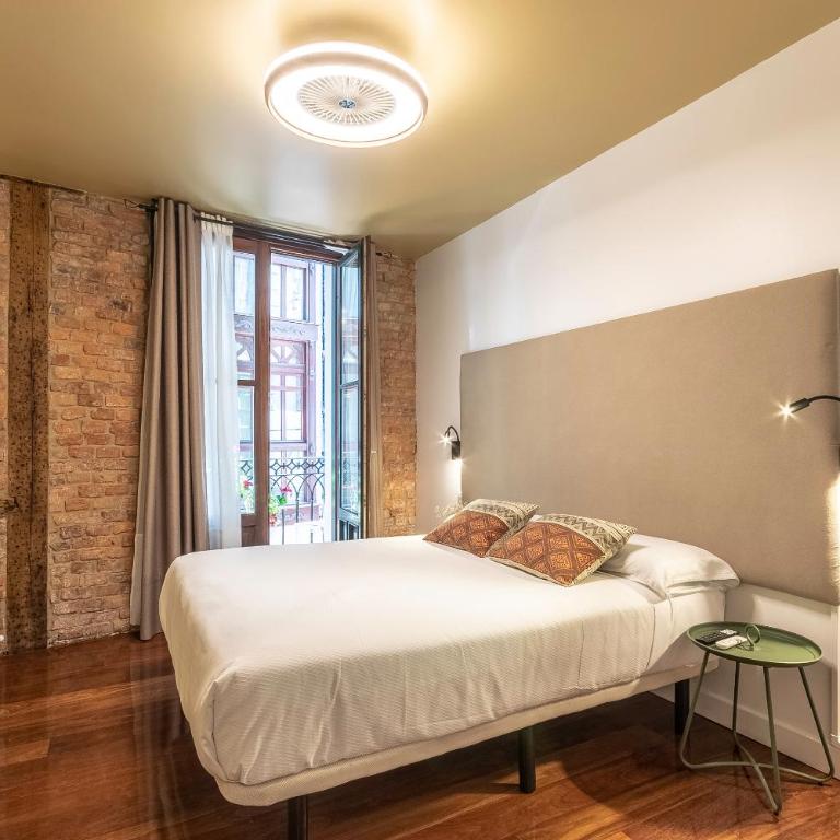 Victorooms - Double Room with Exterior Balcony - 3