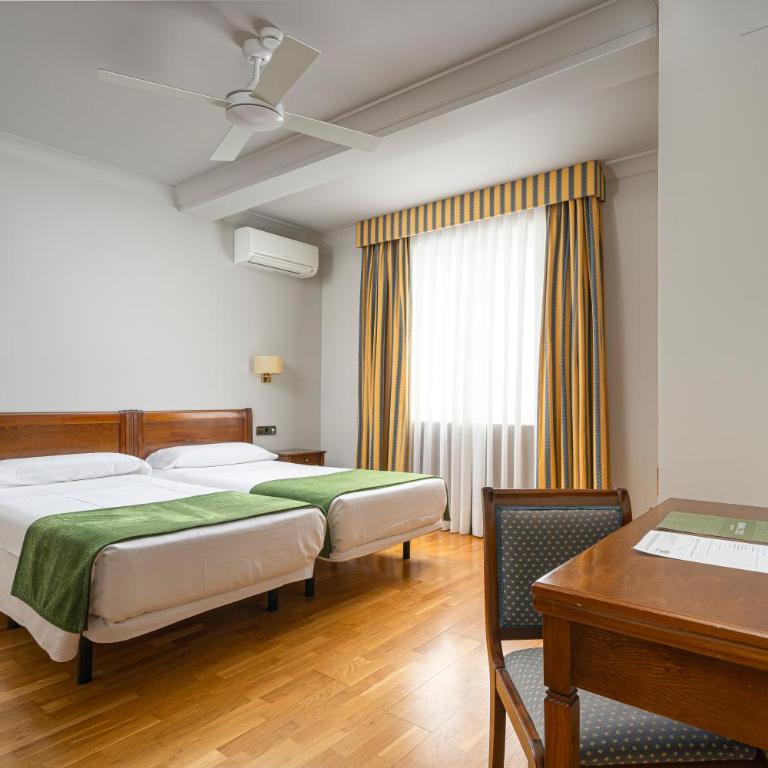 Hotel Hernán Cortés - Habitación Doble Premium - 1 o 2 camas - 7