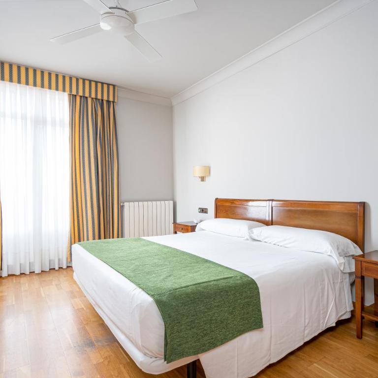 Hotel Hernán Cortés - Habitación Doble Premium - 1 o 2 camas - 9