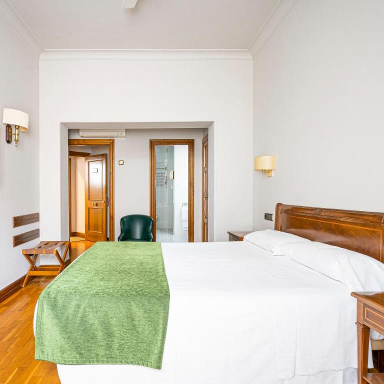 Hotel Hernán Cortés - Habitación Doble Estándar - 1 o 2 camas - 15