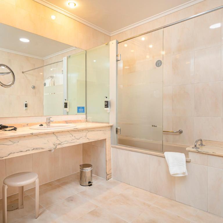 Hotel Hernán Cortés - Suite Familiar Superior (2 adultos + 2 niños) - 2
