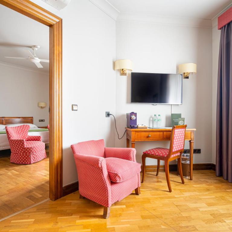 Hotel Hernán Cortés - Suite Familiar (2 adultos + 1 niño) - 3