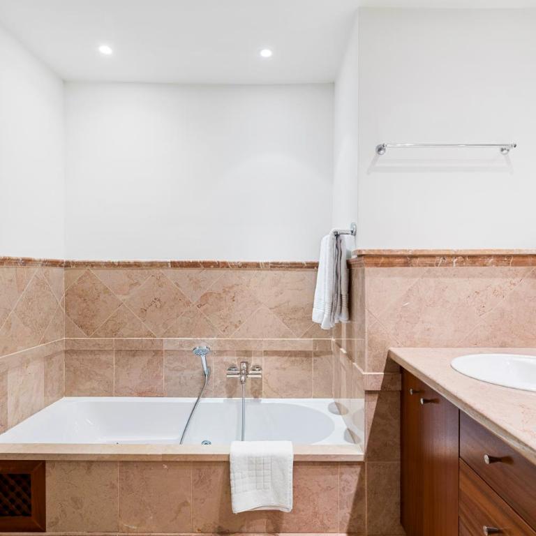 Alzaro 03 SEA and RASCA - Two-Bedroom Apartment - 32