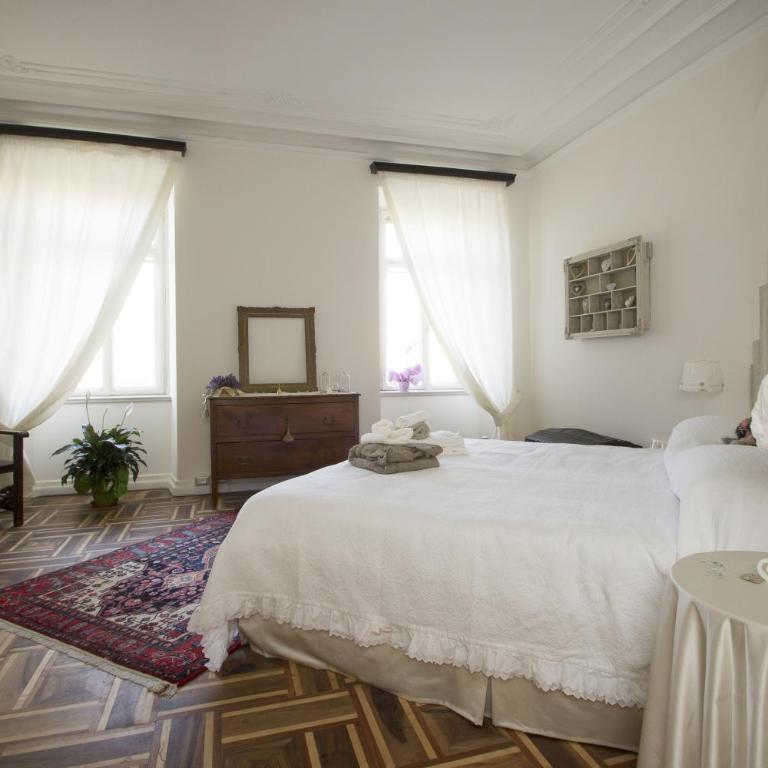 Piazza Venezia Le Camere - Deluxe Double or Twin Room with Square and Partial Sea View - 8