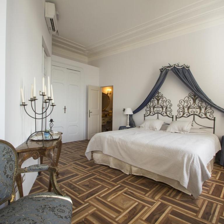 Piazza Venezia Le Camere - Deluxe King Room with Sea View - 2