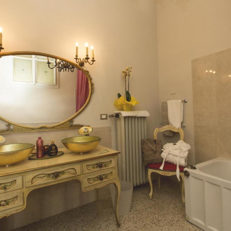 Piazza Venezia Le Camere - Deluxe King Room with Sea View - 7
