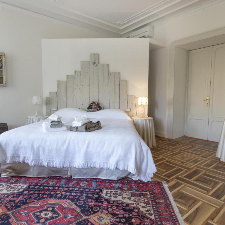 Piazza Venezia Le Camere - Deluxe Double or Twin Room with Square and Partial Sea View - 7