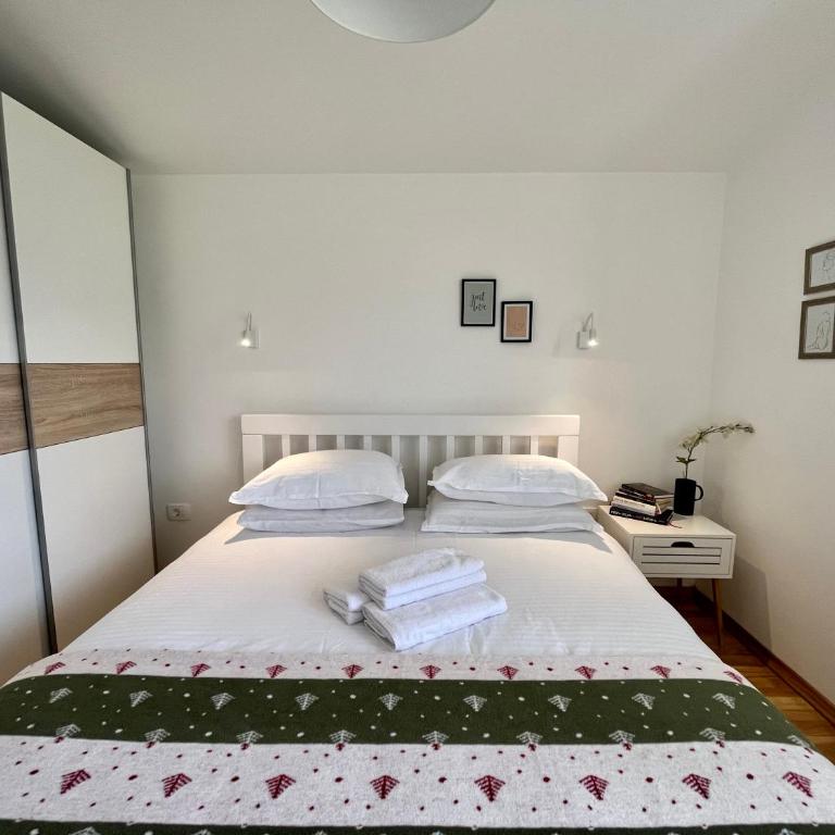 Divine House - Three-Bedroom Villa - 9