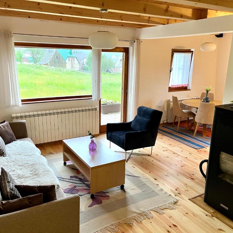 Divine House - Three-Bedroom Villa - 12