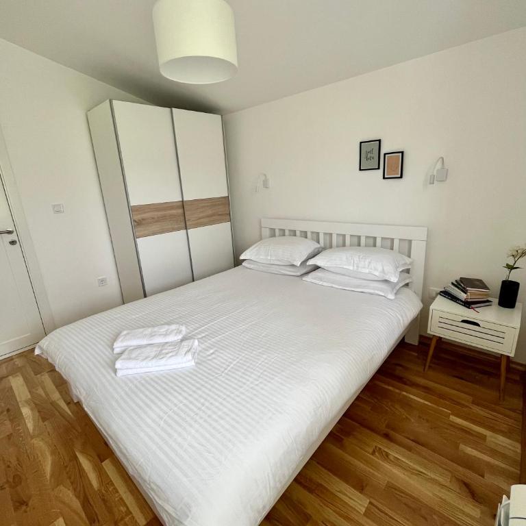 Divine House - Three-Bedroom Villa - 21