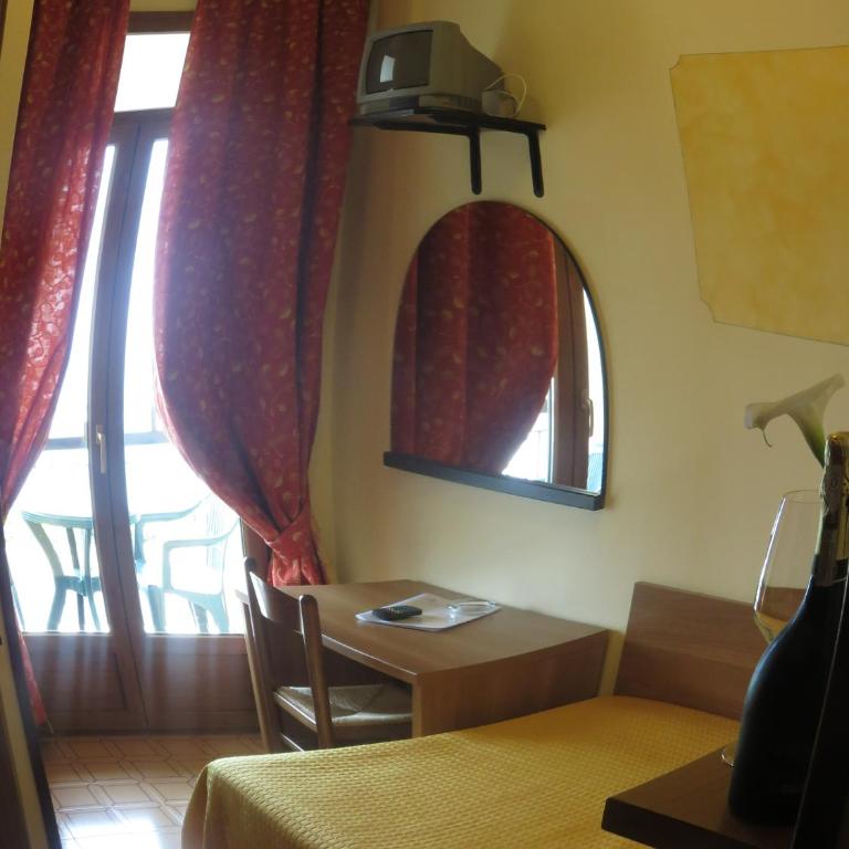 Hotel Merano - Camera Singola con Vista Lago e Balcone - 4