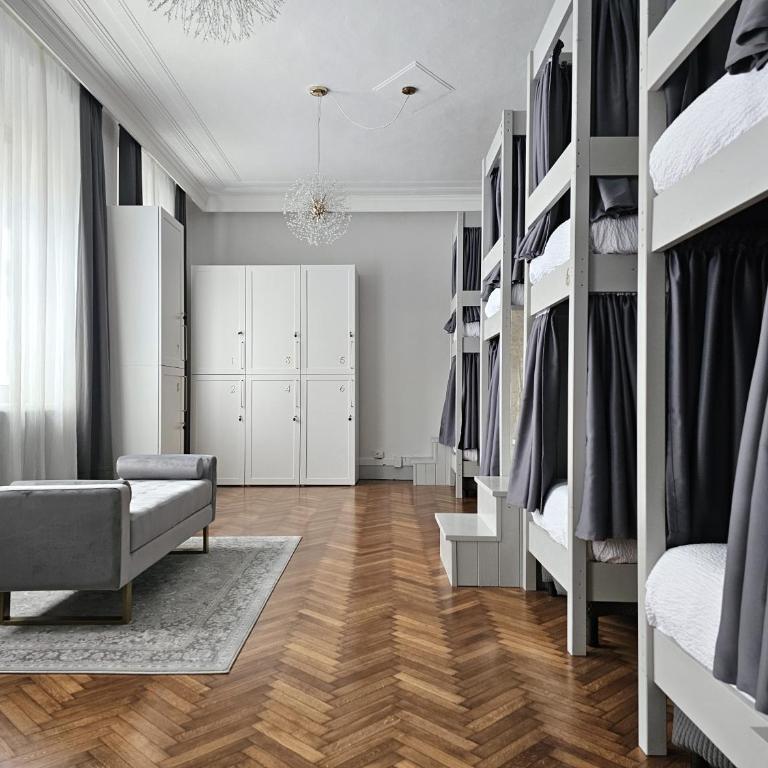 The Host - Posto Letto in Dormitorio Misto - 1
