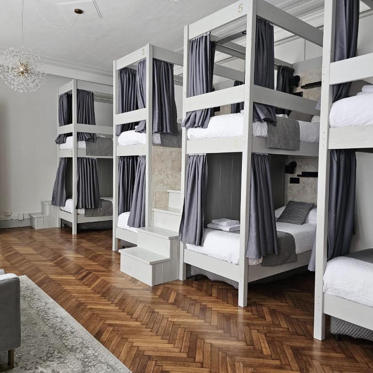 The Host - Posto Letto in Dormitorio Misto - 14