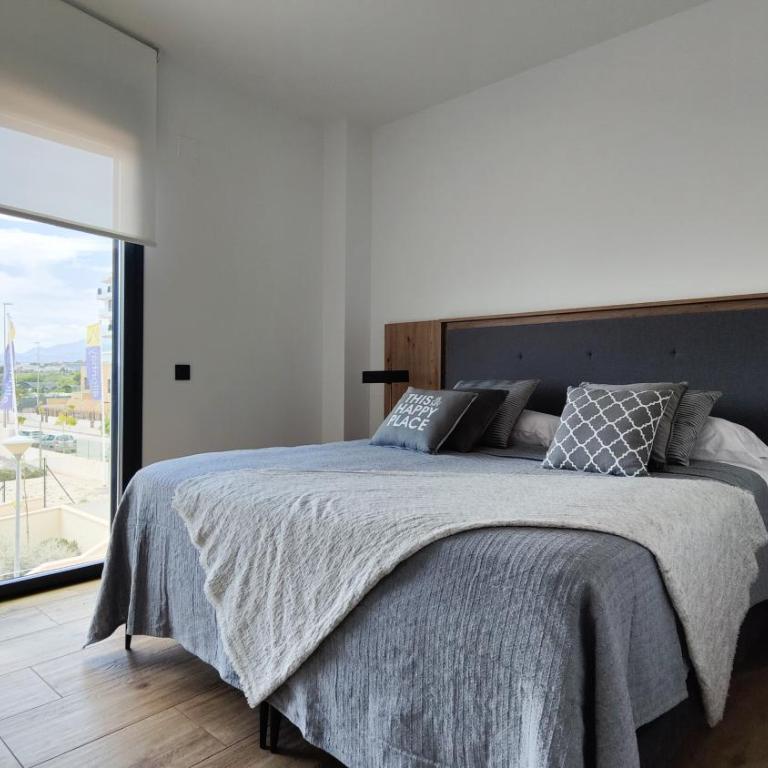 ALLONBAY sea front luxury penthouse - Three-Bedroom Apartment - 26