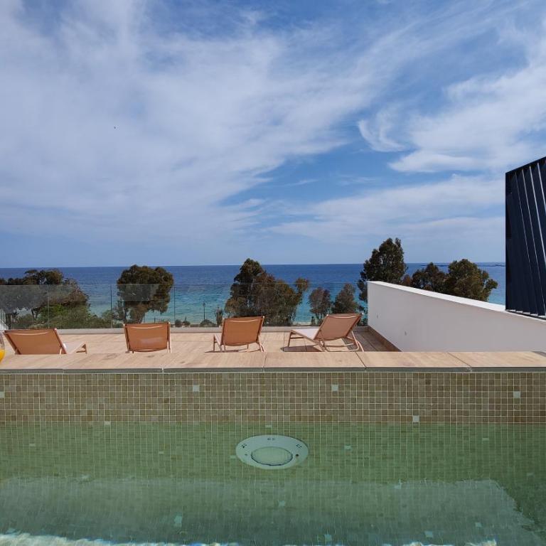 ALLONBAY sea front luxury penthouse - Three-Bedroom Apartment - 14