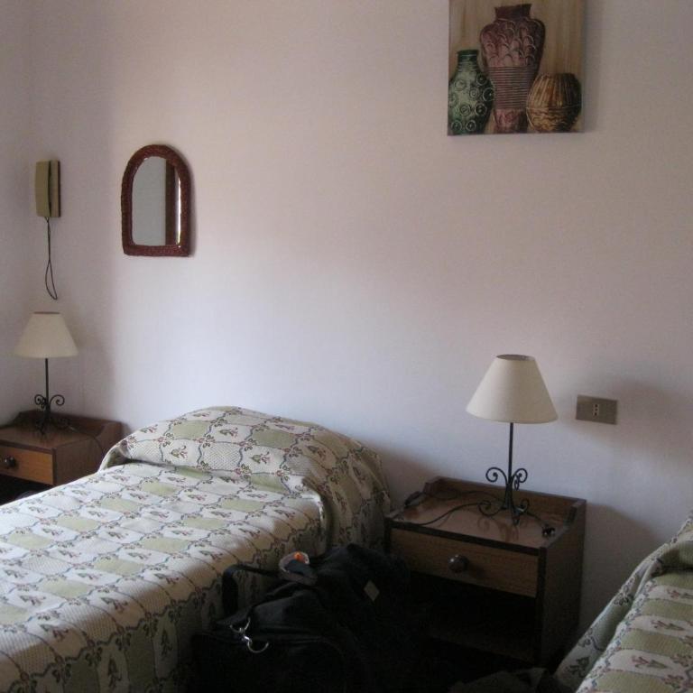 Hotel California - Single Room with Bathroom - 1