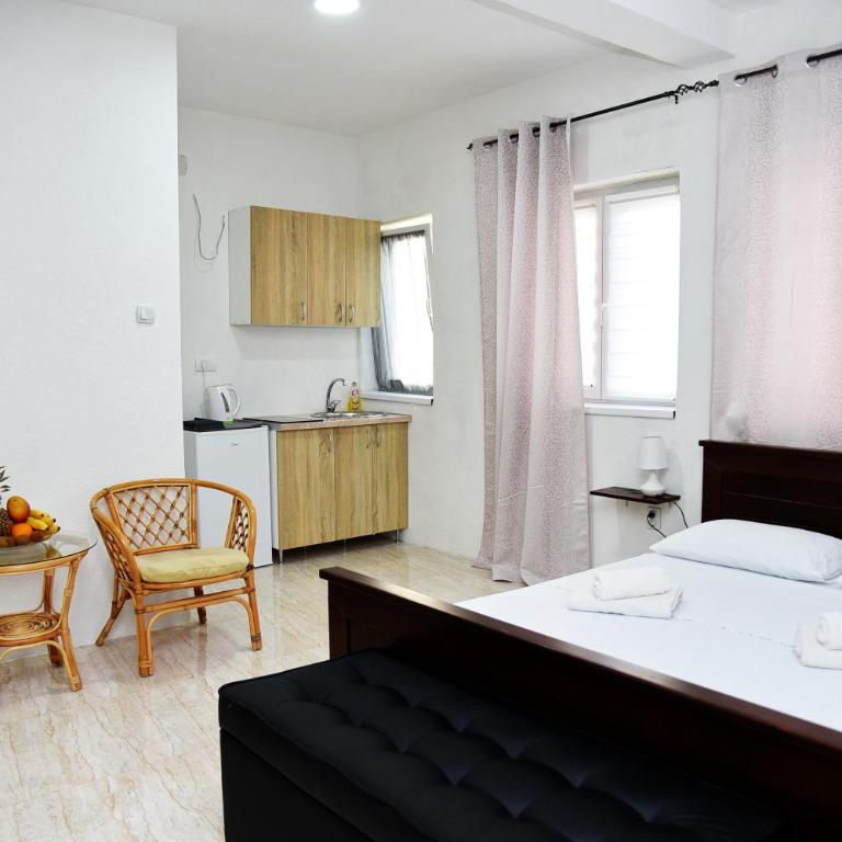 Apartments Sea Star - Apartment with Balcony - 1