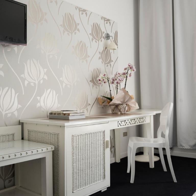 Hotel Mediterraneo - Double Room with Street View - 11
