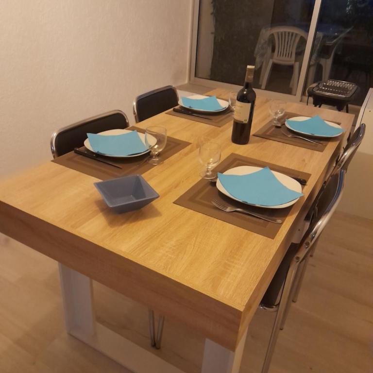 T2 Rez-de-jardin, terrasse et parking, proche de la plage - One-Bedroom Apartment - 14